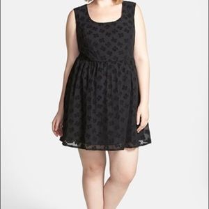 Jessica Simpson 1X Black Velvet Flocked Dress. LBD